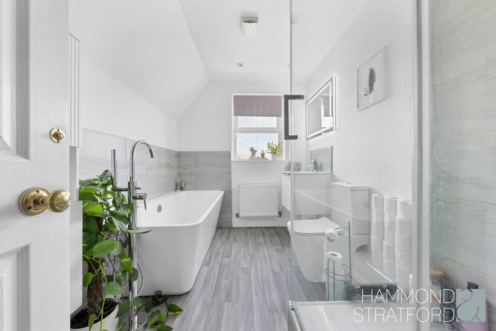 En-Suite Bathroom