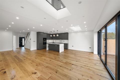 23 Chester Avenue, Twickenham, TW2 6AG