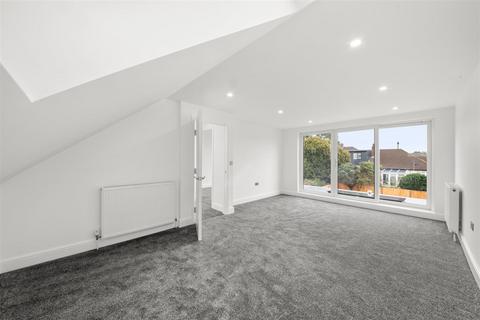 23 Chester Avenue, Twickenham, TW2 6AG