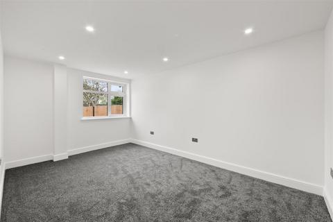 23 Chester Avenue, Twickenham, TW2 6AG