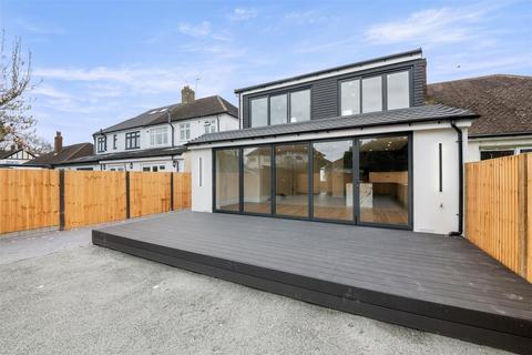 23 Chester Avenue, Twickenham, TW2 6AG