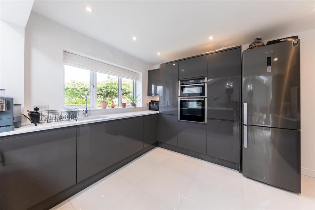 17 Abbotts Road-004.jpg