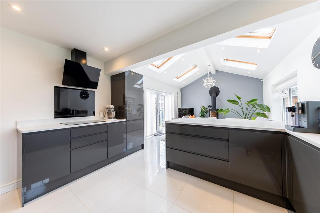 17 Abbotts Road-002.jpg