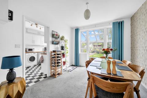 4 bedroom semi-detached house for sale, Ravensbourne Avenue, Shortlands, BR2