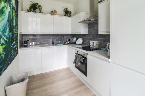 undefined, Avenue House, Silver Street