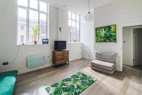 undefined, Avenue House, Silver Street