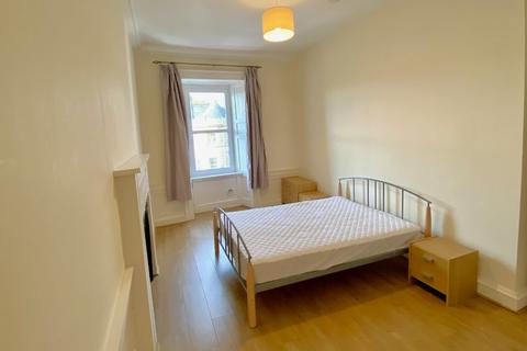 3 bedroom flat to rent, St Patrick Street, Newington, Edinburgh, EH8