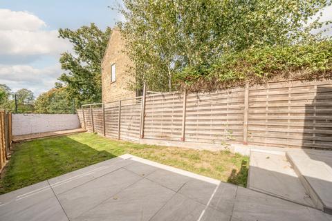 13 Llanover Road, London, SE18 3ST