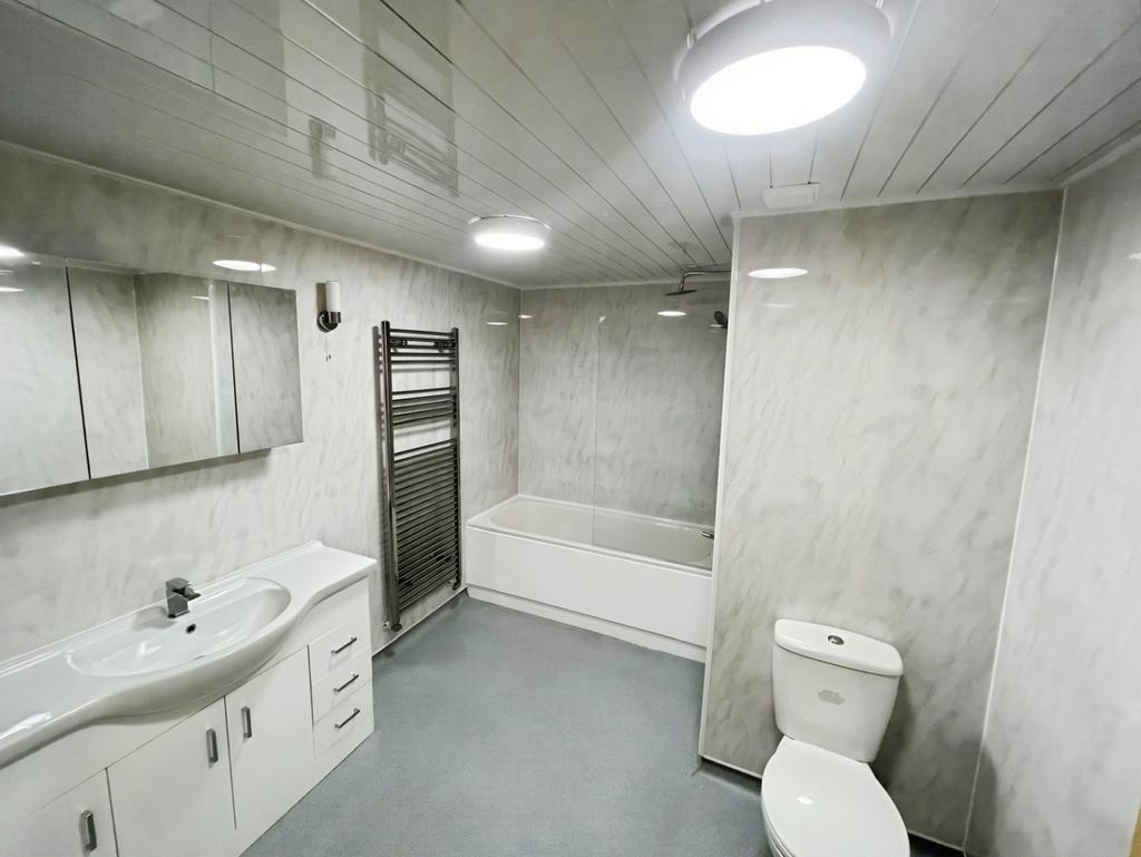 Pbox-bathroom-344049.jpg
