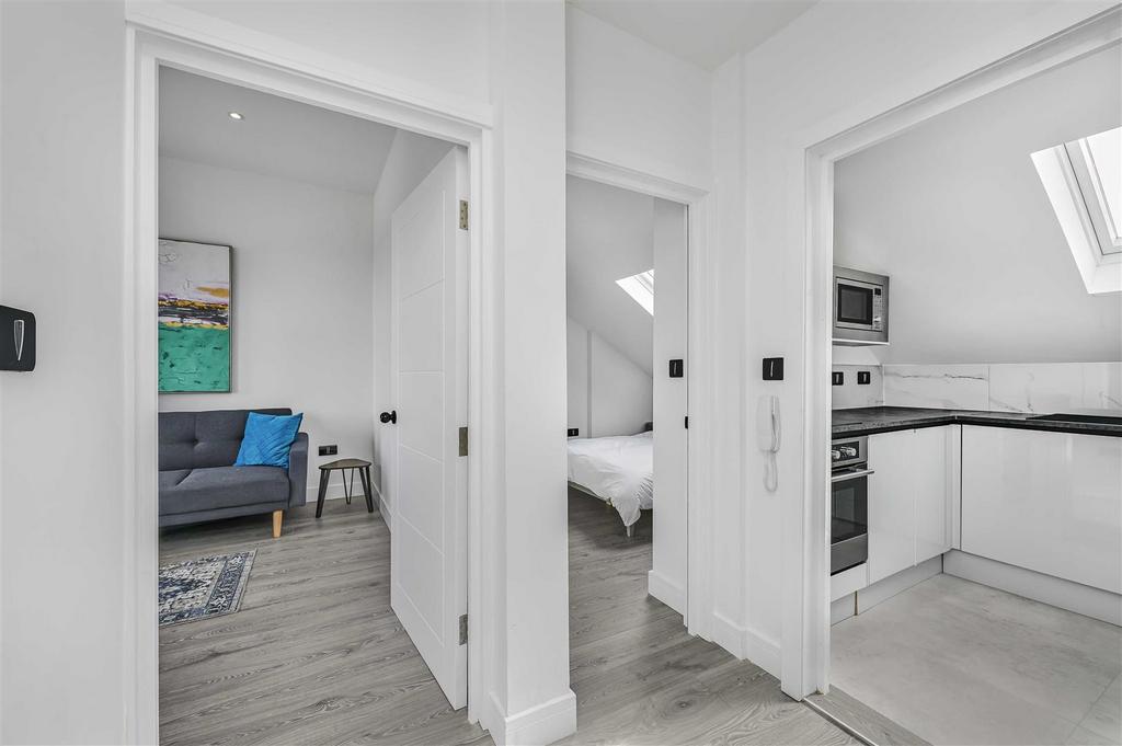 James Anderson - 22 Upper Richmond Road West 6.jp