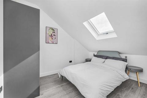 undefined, Upper Richmond Road West, East Sheen, SW14