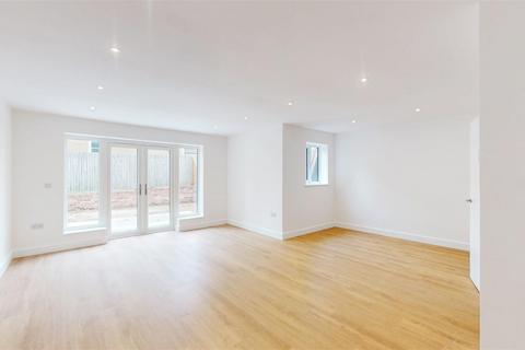 4 bedroom semi-detached house for sale, Kingsbridge Way, Kennett