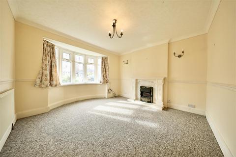 3 bedroom semi-detached house to rent, Strathmore Avenue, Hull