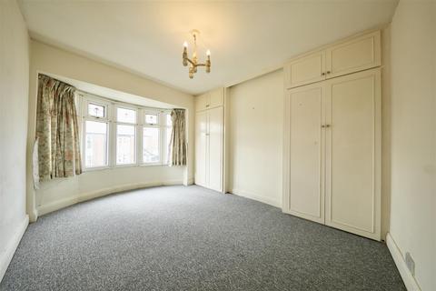 3 bedroom semi-detached house to rent, Strathmore Avenue, Hull