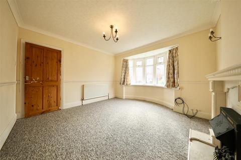 3 bedroom semi-detached house to rent, Strathmore Avenue, Hull