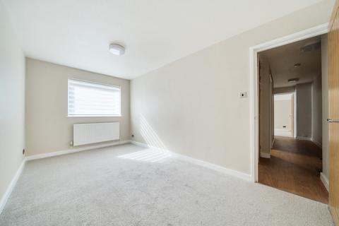 2 bedroom flat for sale, Lower Street, Haslemere, Surrey, GU27