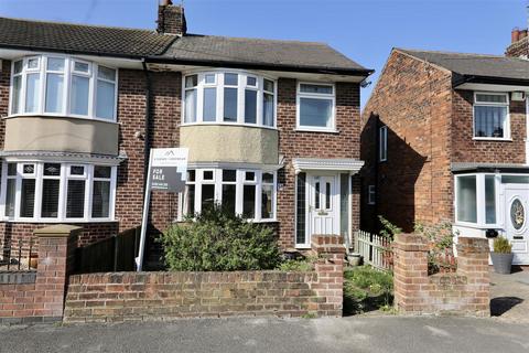 3 bedroom semi-detached house for sale, Strathmore Avenue, Hull