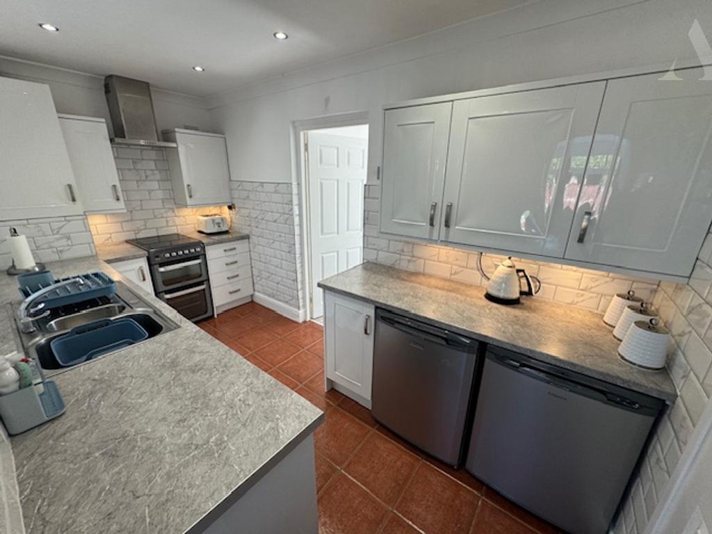 58 Bushbury Road kitchen.jpeg