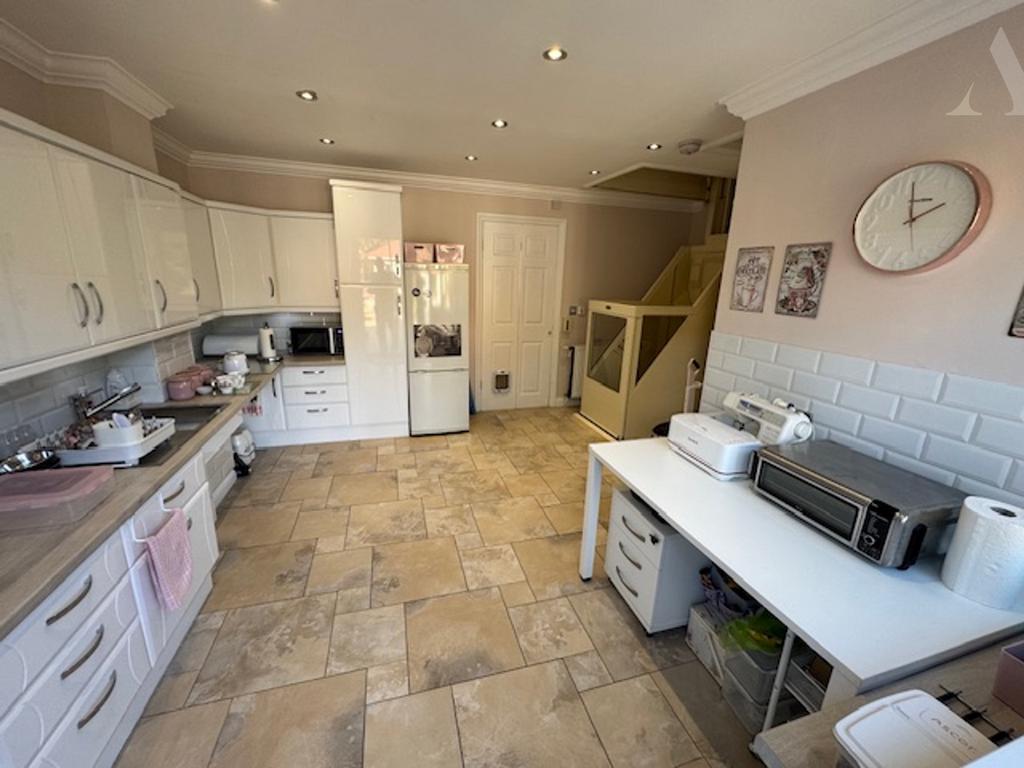 60 Bushbury Road Kitchen.jpeg