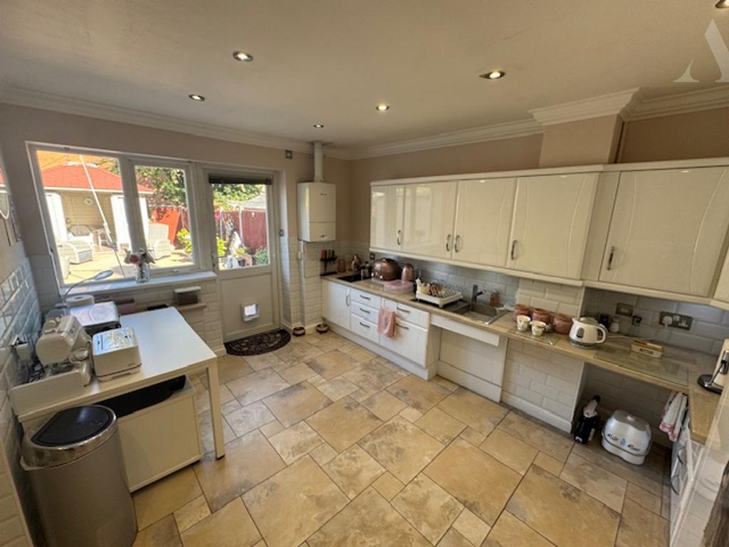 60 Bushbury Road Kitchen x 3.jpeg