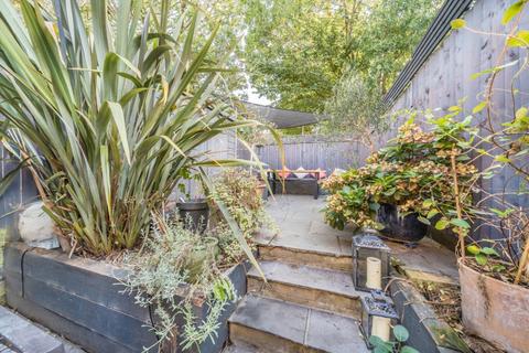 3 bedroom terraced house for sale, Derinton Road, London SW17