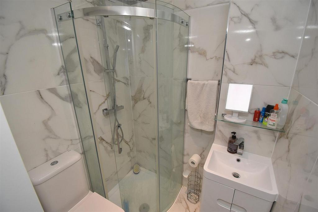 Ensuite 2.JPG