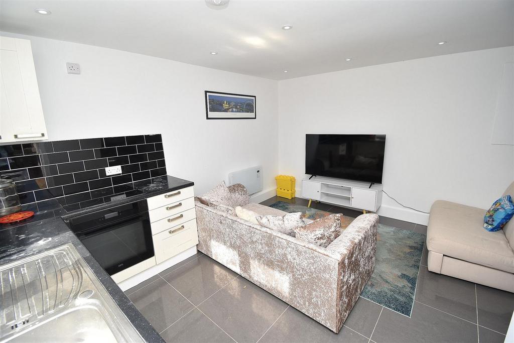Lounge-Kitchen.JPG