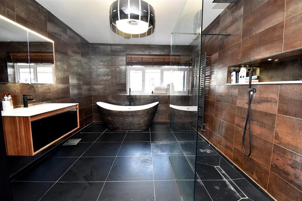 Bathroom.JPG