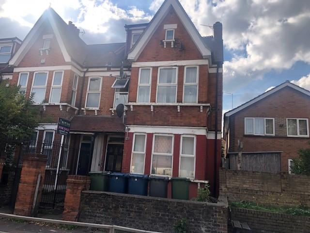 2nd Floor Converted Flat with 2 Bedrooms Located
