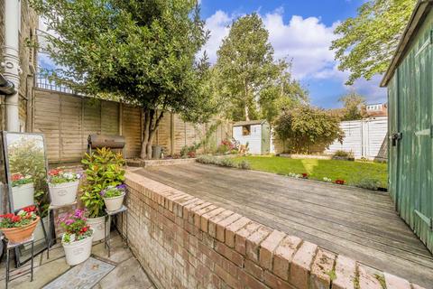 2 bedroom maisonette for sale, Angles Road, London SW16