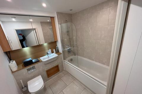 3 bedroom flat for sale, Jefferson Plaza, London