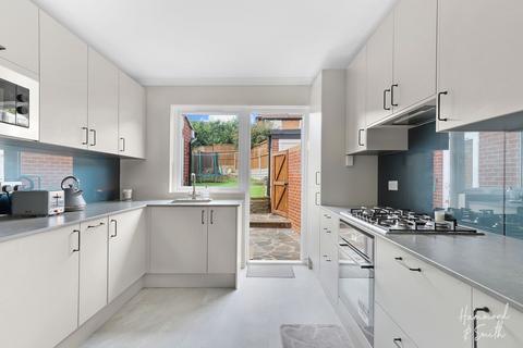 4 bedroom semi-detached house for sale, Crows Road, Epping CM16