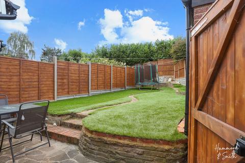 4 bedroom semi-detached house for sale, Crows Road, Epping CM16