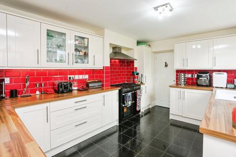 4 bedroom semi-detached house for sale, Station Road, Grantham NG33