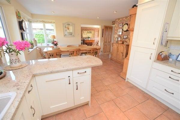 Open plan dining/kitchen