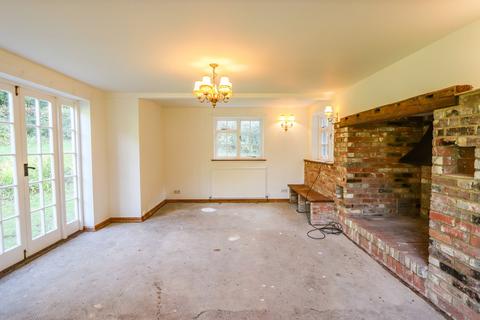 3 bedroom detached house for sale, London Road, Mountfield, TN32