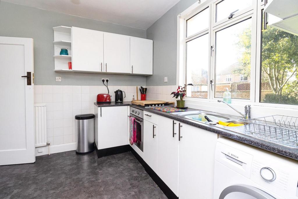3 Kitchen.jpg
