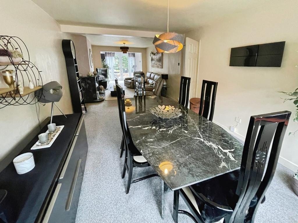 Lounge/Dining Room