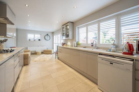 2 bedroom bungalow for sale, Furness Avenue, Bedfordshire LU6