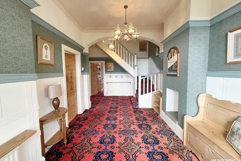 5 bedroom semi-detached house for sale, Upper Batley Low Lane, Batley