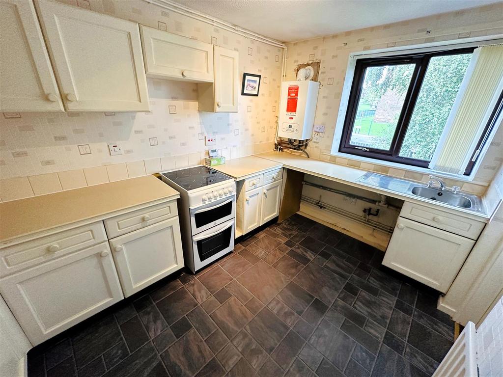 Kitchen 2.jpg