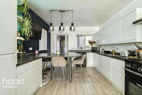 4 bedroom detached house for sale, Cromer Road, Norwich
