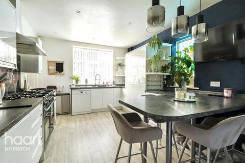 4 bedroom detached house for sale, Cromer Road, Norwich