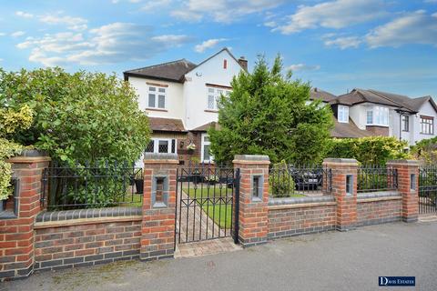 3 bedroom detached house for sale, Hamilton Drive, Harold Wood, RM3