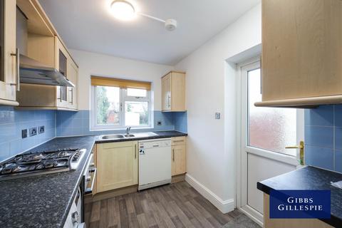3 bedroom semi-detached house to rent, Gordon Crescent, Hayes, UB3