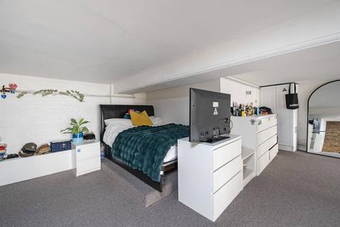 2 bedroom flat for sale, Institute Place, Hackney, London, E8