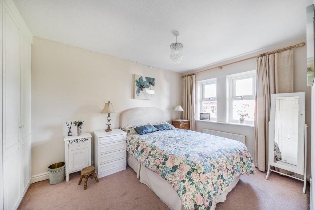 Bedroom 1 1.jpg