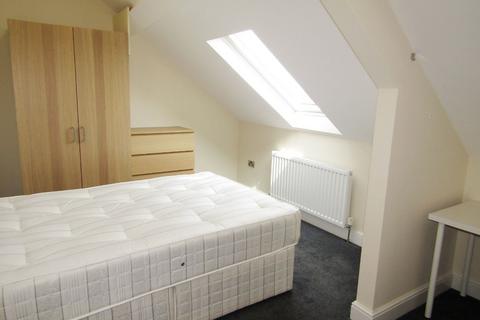 4 bedroom maisonette to rent, Belle Grove Terrace, Spital Tongues