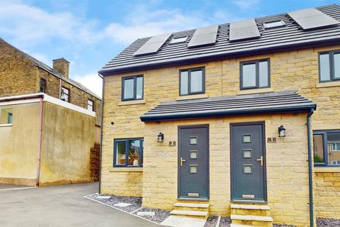 3 bedroom semi-detached house for sale, Wellgarth, Buttershaw, Bradford