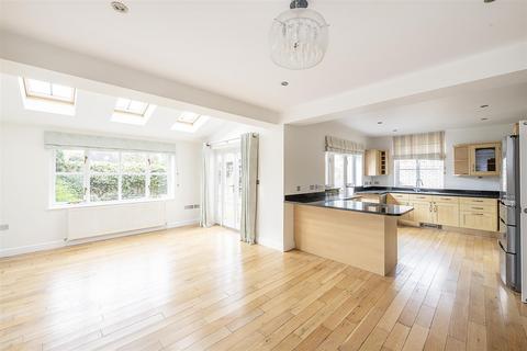 4 bedroom detached house for sale, Cowper Road, Harpenden